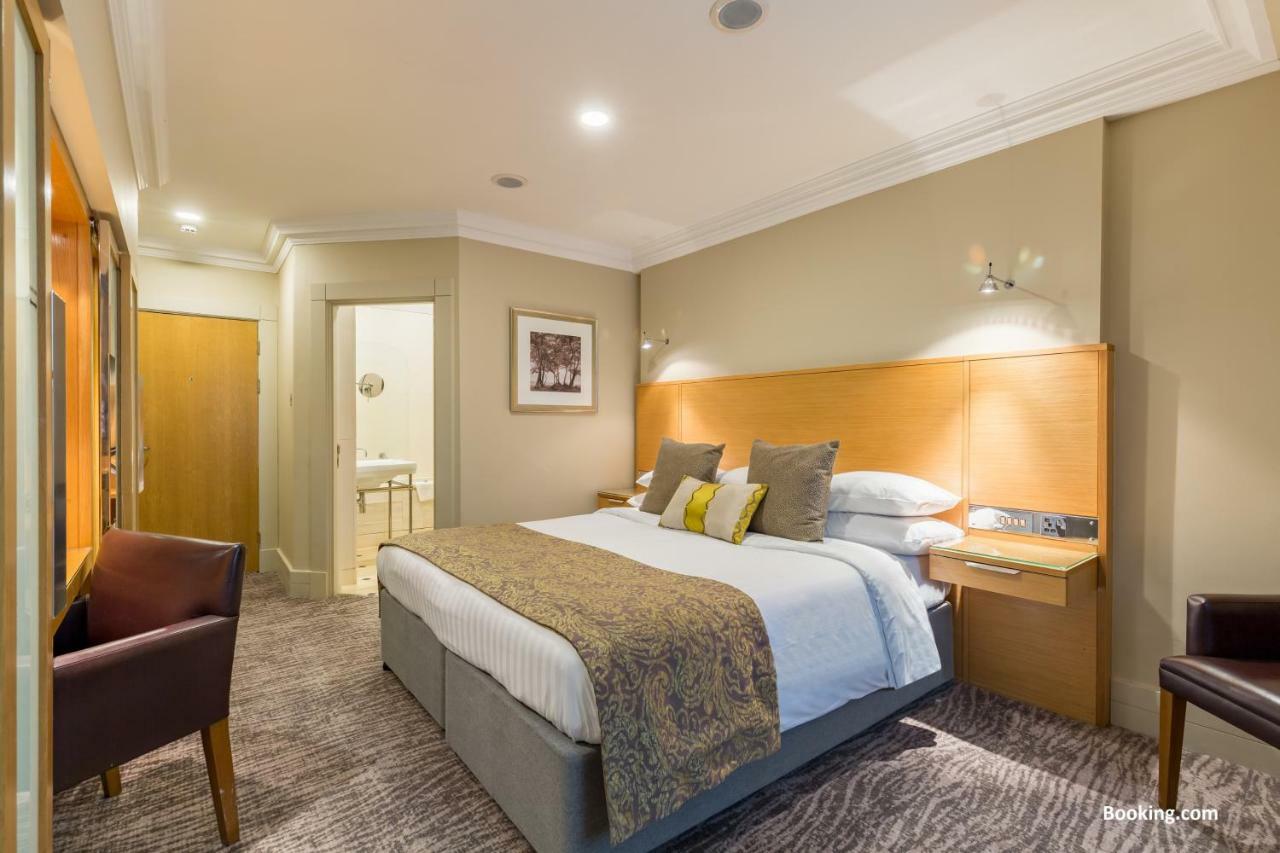Woodlands Park Hotel Cobham  Εξωτερικό φωτογραφία